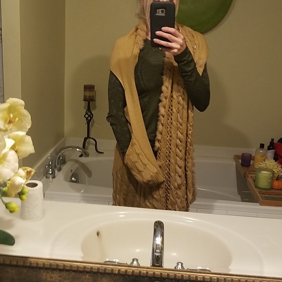 Wool blend fur scarf wrap with pocket - Picture 1 of 6